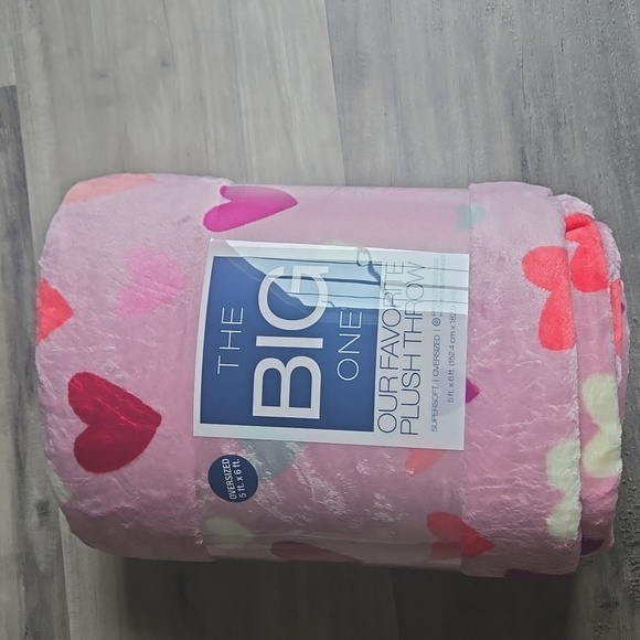The Big One Hearts super soft plush throw 60"x72" - Picture 3 of 3